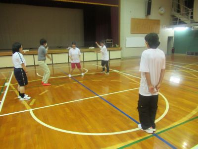 ジャンプしながら足ジャンケン