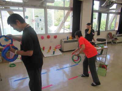 校長が輪投げに挑戦