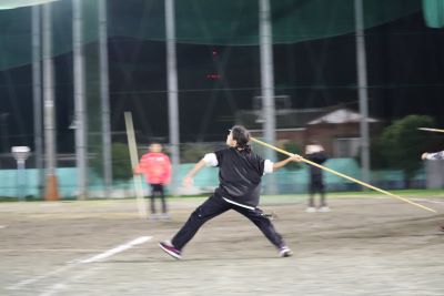 生徒もやり投げにチャレンジ!